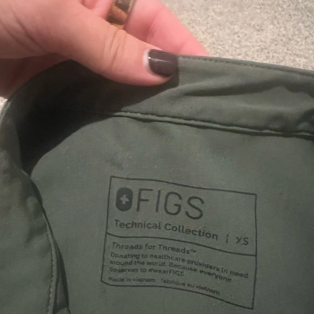 FIGS Rafaela Cargo ScrubJumpuit - Picture 4 of 5